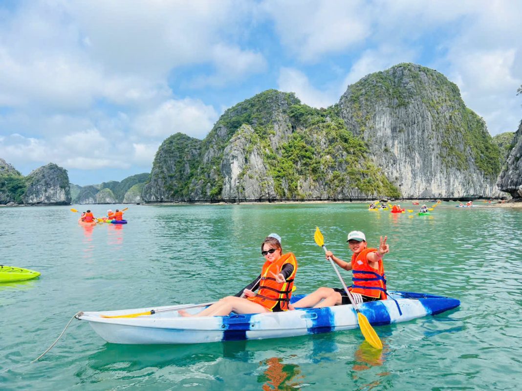 Những Địa Điểm Nổi Tiếng Tại Hạ Long Không Thể Bỏ Lỡ